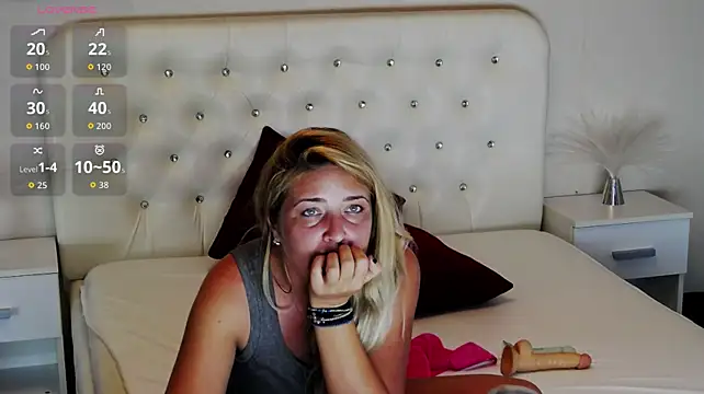 HolliePerry webcam