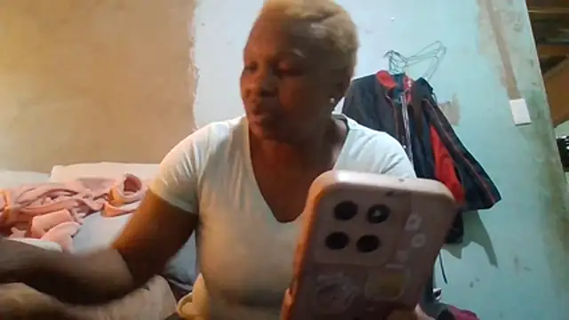Nicky52 webcam