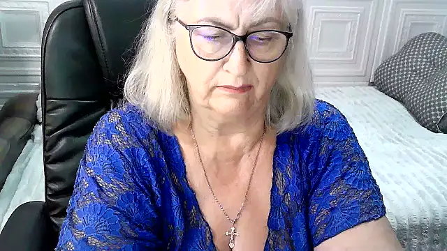 LolkaAlyss live cam on StripChat