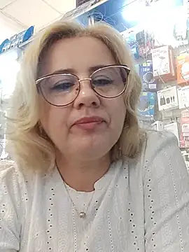 LustyyX live cam on StripChat