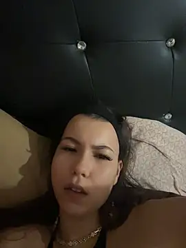 shayyy01 live cam on StripChat