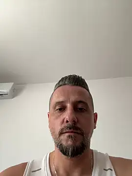 InsaneMattt live cam on StripChat