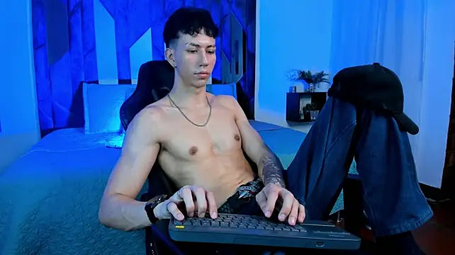 OliverThompsonJS live cam on StripChat