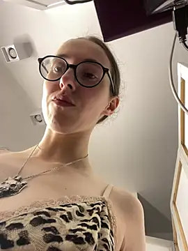 MartiniiSelenna live cam on StripChat