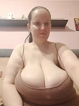 BustyLadyAlma webcam