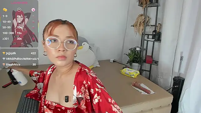 Mia-Valeria- webcam