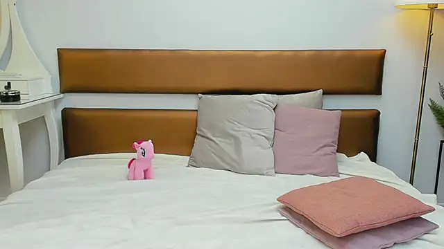 MissYvie webcam