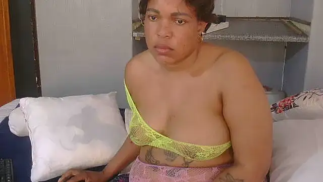 YellowPeaches webcam