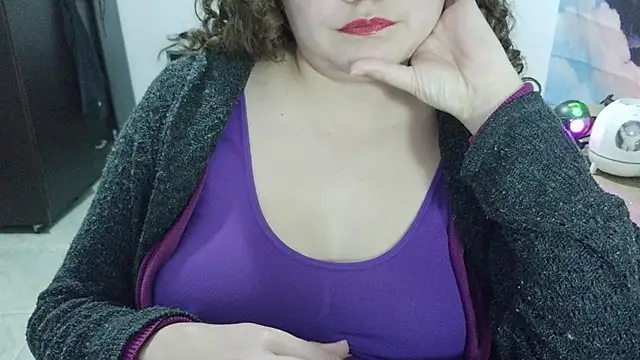 curly_greeneyed webcam