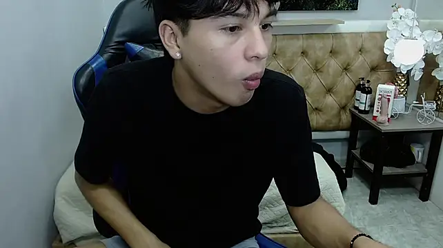 StiwenTwink live cam on StripChat