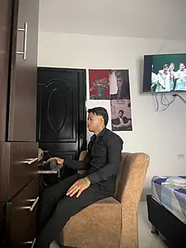 Enzomoretti__ live cam on StripChat