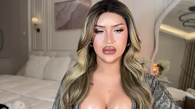 Your_Majesty_Tyra webcam