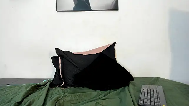 sebas_twink_boy live cam on StripChat