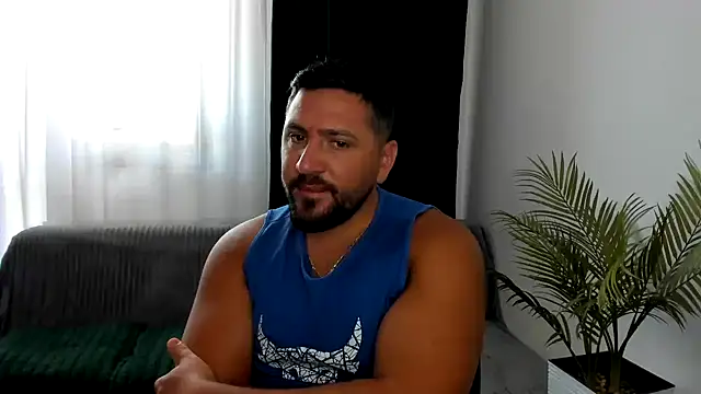 Gold_Alpha_Boy webcam