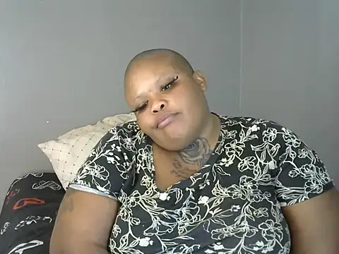 Taraj_thee_thick live cam on StripChat