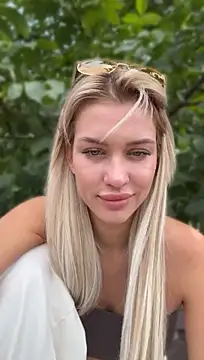 KikiWatson webcam