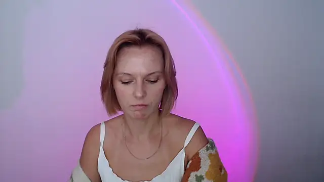 AdelleLovee_ webcam