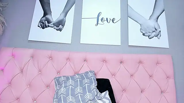 Isabella_falcon webcam