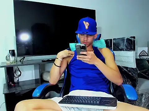 Lyam_Russo webcam
