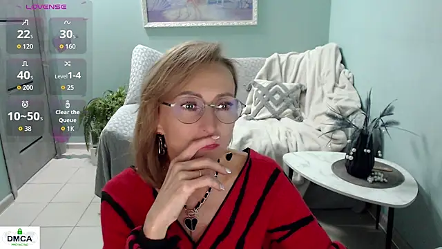 HornyMilf_777 webcam