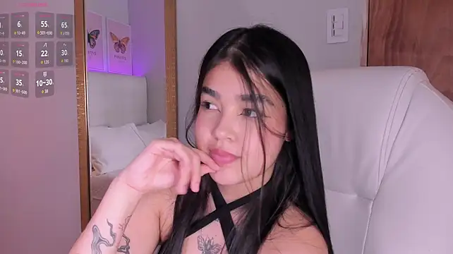 susie_thomsonn live cam room