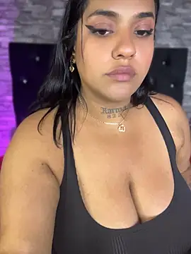 Nahomy-fire live cam room
