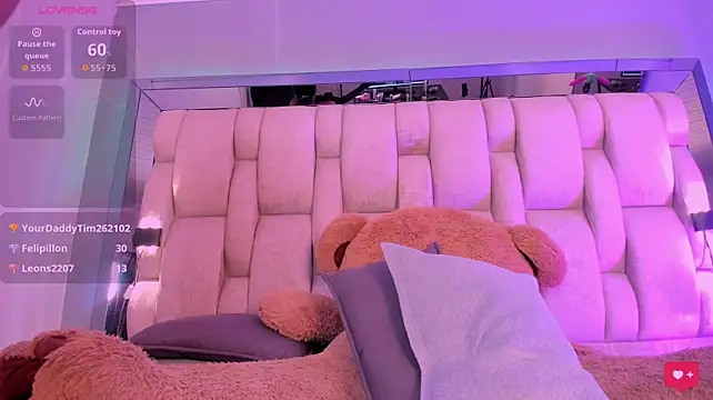 AriDreamOn webcam
