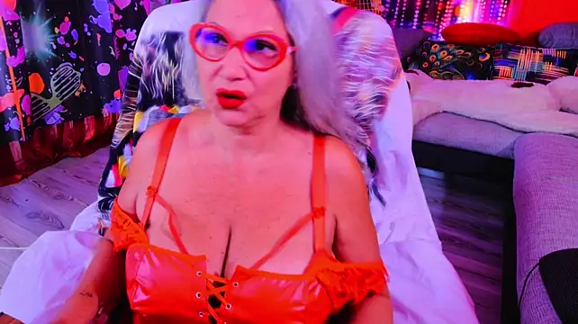 YOUR_MATURE_FANTASY webcam