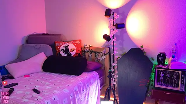 Angel-Lewd-Cake webcam