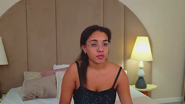 Luna_Cortier webcam