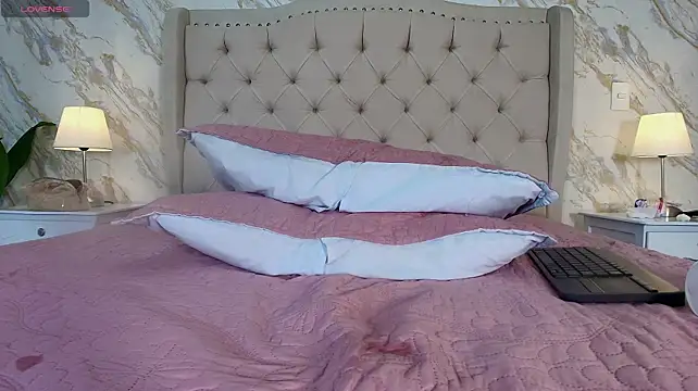 sofi_delight webcam