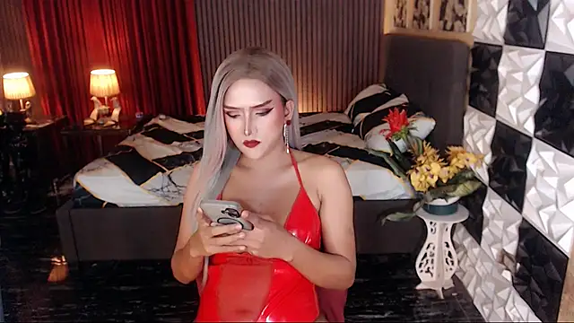 MassiveHorseCockTrans webcam
