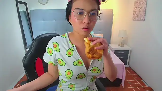 Mitsuri_Smith webcam