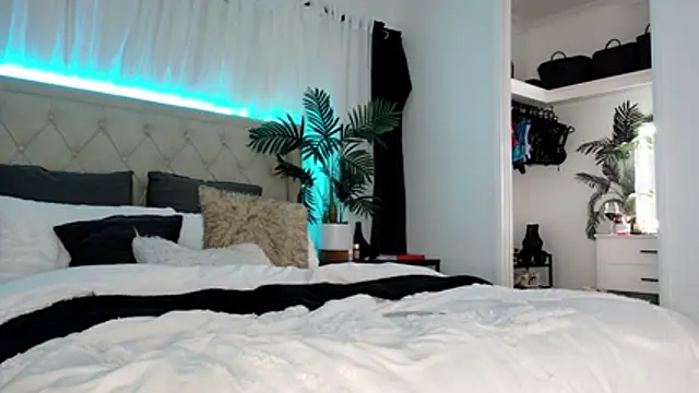 keelieuncensored live Stripchat room
