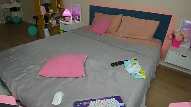 BritneyLix webcam