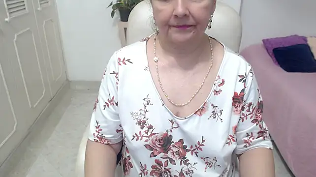 leonela_69 webcam