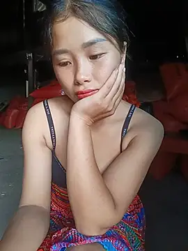HeresThuy22 live cam on StripChat