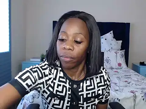 QUEENMANDYY live sex cam