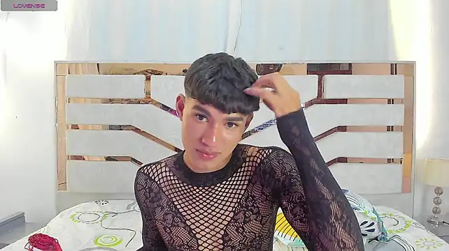 ADRIAN_LUUST webcam