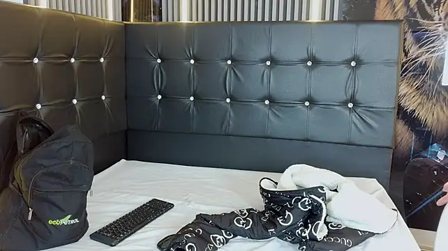 Noah_Sweet webcam