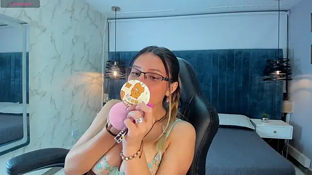 Magic_zahara webcam