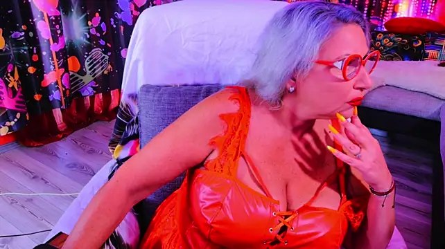 YOUR_MATURE_FANTASY webcam