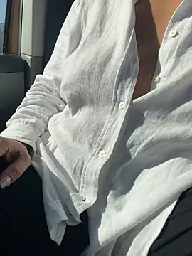brunettemilf01 webcam