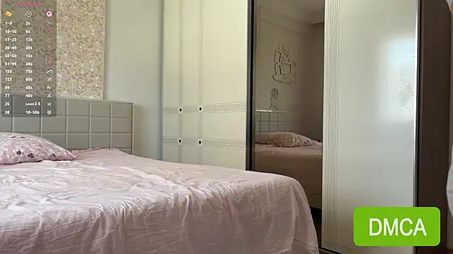 JuliaPierce live cam on StripChat