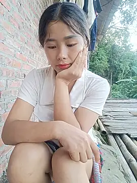 HeresThuy22 webcam