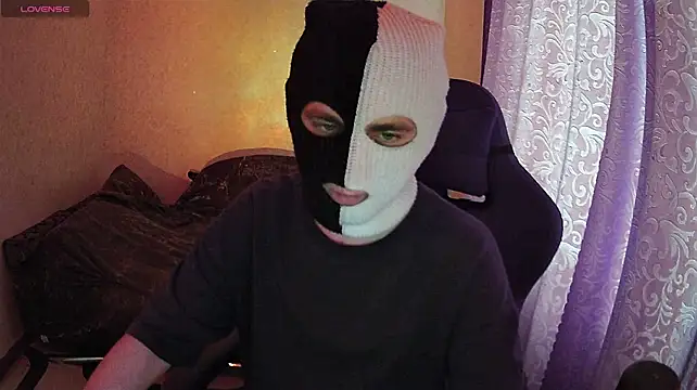 ZXCENSORED- live cam on StripChat