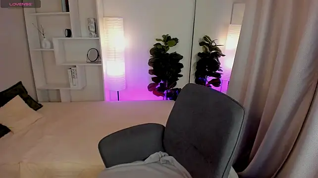 LauraPurr live cam on StripChat