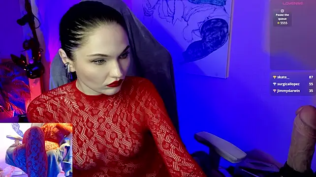 SharpSilence live cam on StripChat