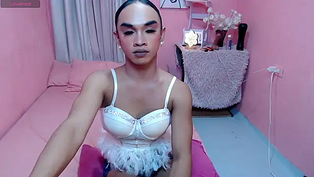 VivienneLuxe live cam on StripChat