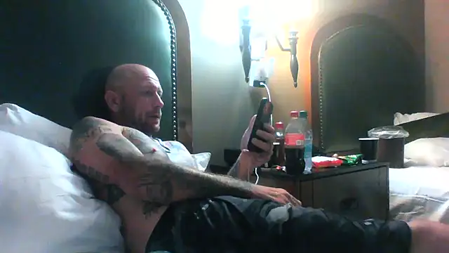 J-Dubb live cam on StripChat